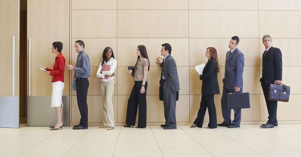 Αργεί η αύξηση των θέσεων εργασίας