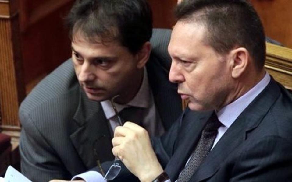 Συνεχίζεται η συνάντηση Στουρνάρα-Θεοχάρη