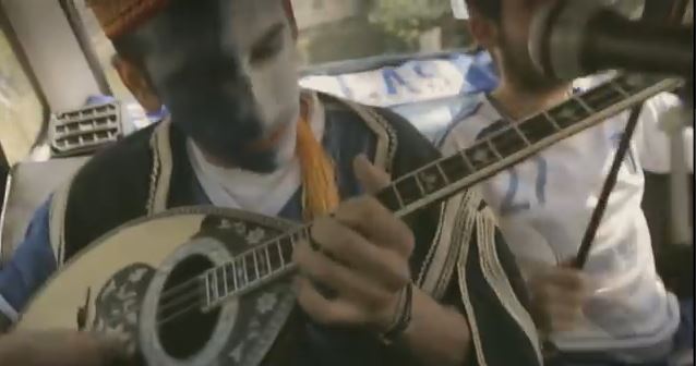 ΒΙΝΤΕΟ-Σάμπα με… μπουζούκι