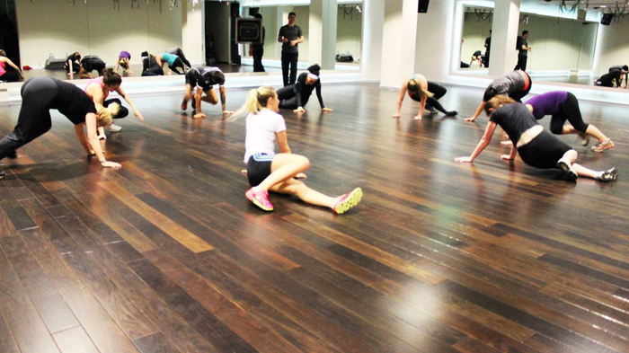 Zuu workout-Κάψτε πάνω από 600 θερμίδες σε 30′