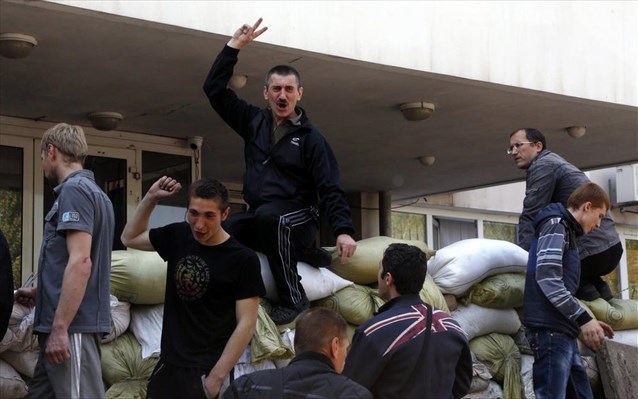 Ύψωσαν την ουκρανική σημαία στο δημαρχείο της Μαριούπολης