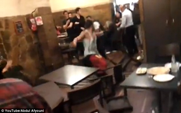 ΒΙΝΤΕΟ-Ξύλο για το… σουβλάκι