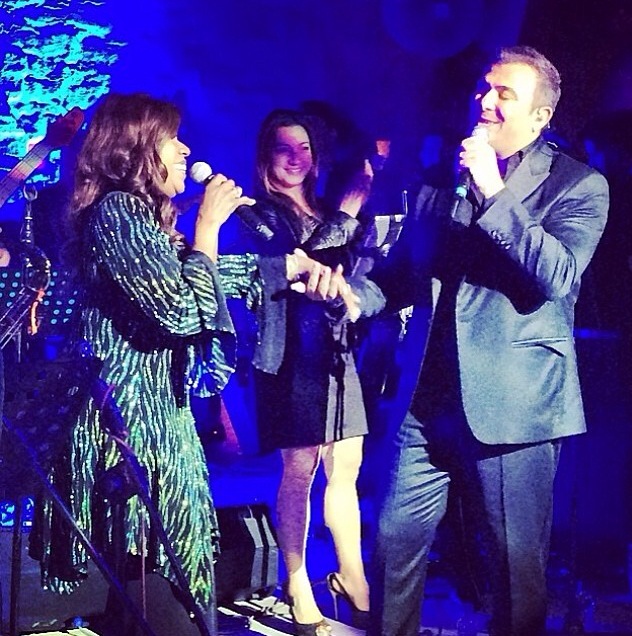 ΦΩΤΟ-O Ρέμος τραγούδησε με την Gloria Gaynor