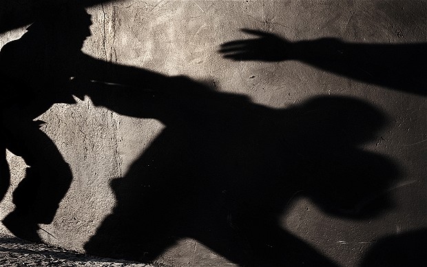 Αιμόφυρτα οδηγήθηκαν στο αυτόφωρο δύο αδέλφια