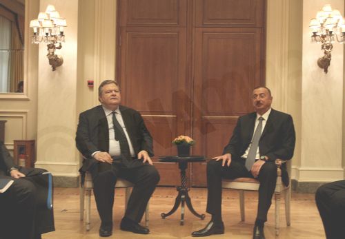 Με τον Πρόεδρο του Αζερμπαϊτζάν συναντήθηκε ο Βενιζέλος