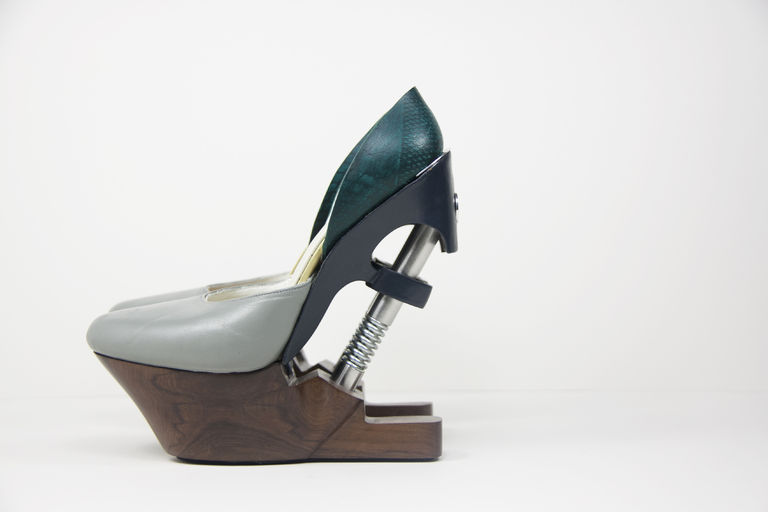 perierga.gr - Υδραυλικές οι γόβες του... μέλλοντος! perierga.gr - Υδραυλικές οι γόβες του... μέλλοντος!