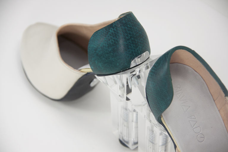 perierga.gr - Υδραυλικές οι γόβες του... μέλλοντος! perierga.gr - Υδραυλικές οι γόβες του... μέλλοντος!