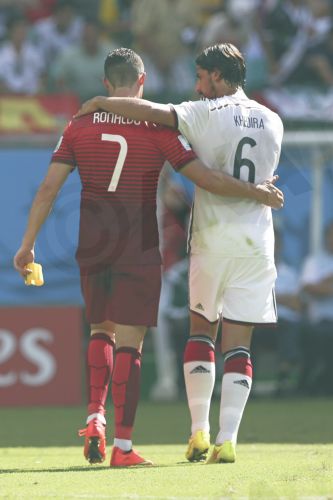 ΦΩΤΟ-Ο Κεντίρα παρηγορεί τον Ρονάλντο