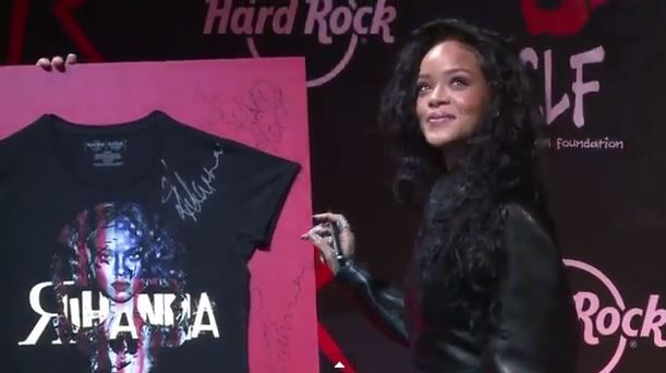 ΒΙΝΤΕΟ-Τα μπλουζάκια της Ριάνα για φιλανθρωπικό σκοπό