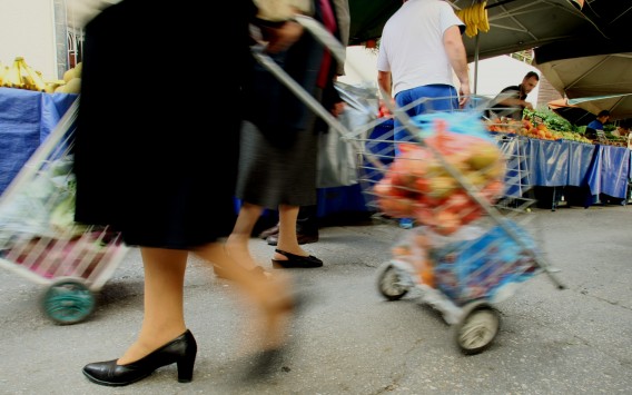 Έκλεψε το καροτσάκι της λαϊκής από ηλικιωμένη