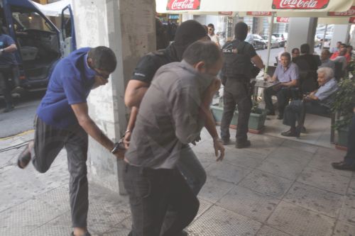 ΦΩΤΟ-Τα μέλη του καρτέλ στην εισαγγελία