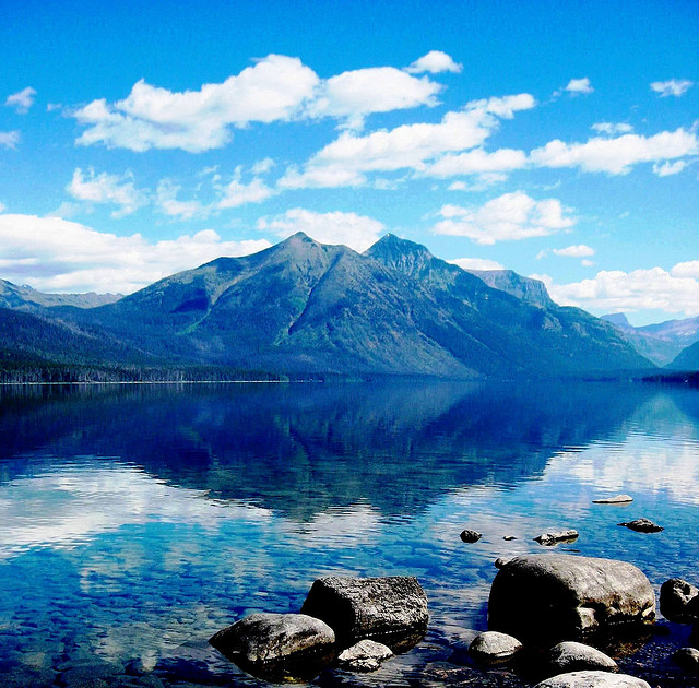 perierga.gr - Μια "διάφανη" λίμνη να την... πιεις στο ποτήρι!