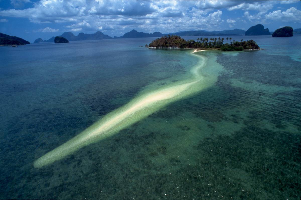 perierga.gr - Εξωτικό νησί σε σχήμα φιδιού στις Φιλιππίνες!