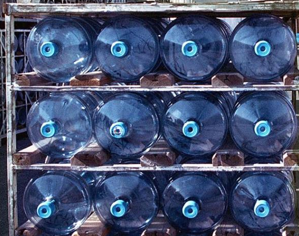 Διόρθωση του ΕΦΕΤ για το εμφιαλωμένο νερό που αποσύρθηκε