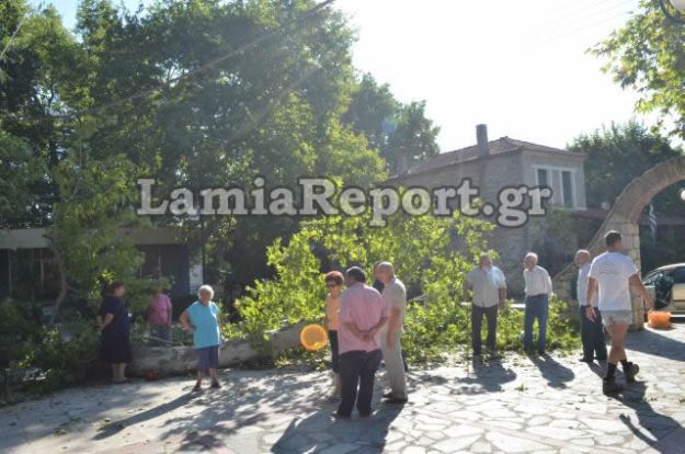 Σοκαρισμένοι οι κάτοικοι στους Κομποτάδες-Έγινε η κηδεία του 9χρονου