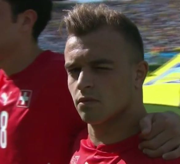 ΒΙΝΤΕΟ-Ο Σακίρι παίζει με το φακό