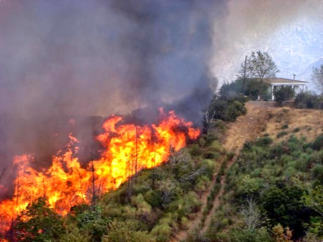 Υπό έλεγχο η πυρκαγιά στο Βραχόκηπο Ηρακλείου