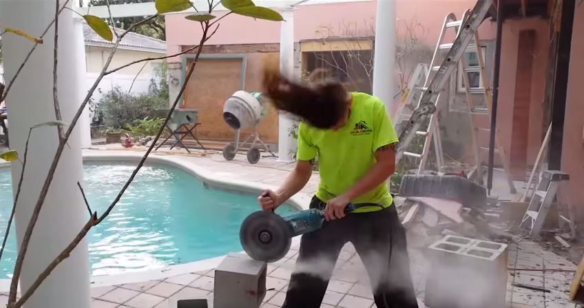 ΒΙΝΤΕΟ-Χέβι μέταλ… οικοδόμος