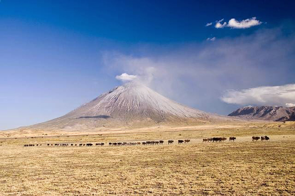 ΦΩΤΟ-Το ηφαίστειο που βγάζει… ασημί λάβα