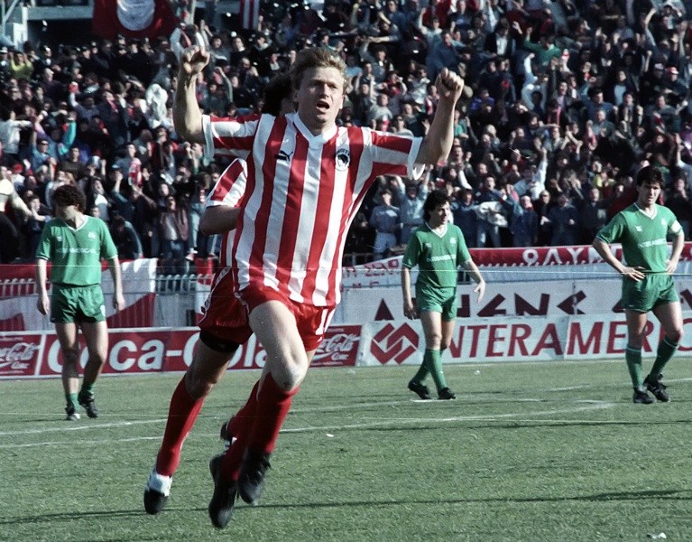 ΒΙΝΤΕΟ-Σαν σήμερα το 1988 ήρθε ο Λάγιος Ντέταρι και “βούλιαξε” ο Πειραιάς