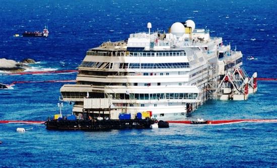 LIVE: Η ανέλκυση του Costa Concordia