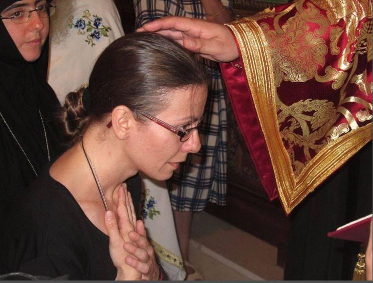 ΦΩΤΟ-Κόρη πρώην Κύπριου Υπουργού έγινε μοναχή