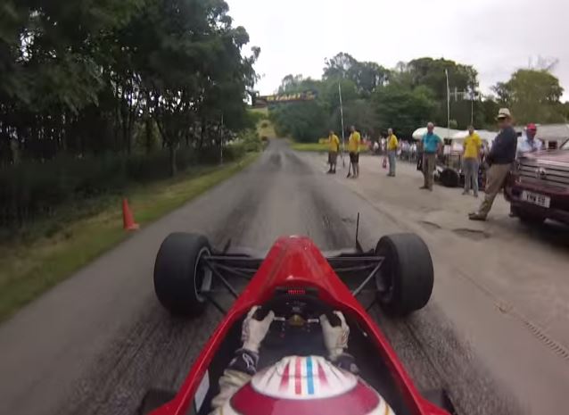 ΒΙΝΤΕΟ-Εντυπωσιακά γρήγορη οδήγηση