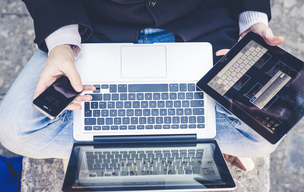 Ένας στους τρεις Έλληνες δεν έχει χρησιμοποιήσει υπολογιστή