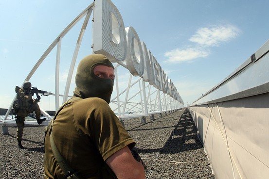 Πέντε νεκροί και 12 τραυματίες σε συγκρούσεις στο Ντόνετσκ