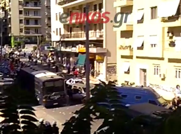 Υποστηρικτές της ΧΑ επιτέθηκαν σε δημοσιογράφο και φωτορεπόρτερ