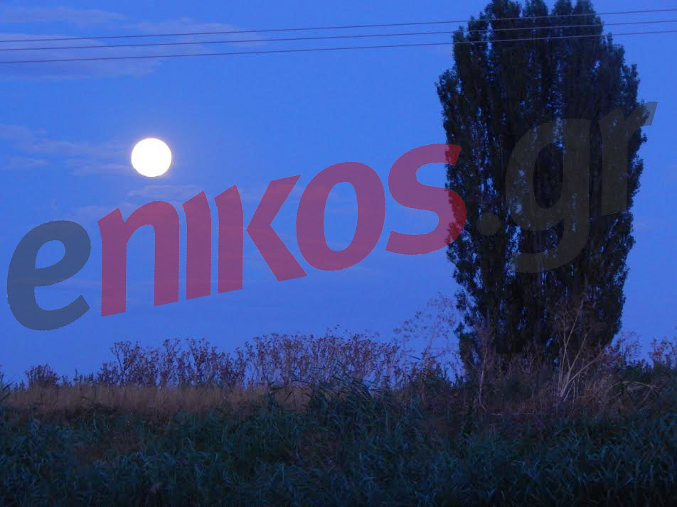 ΦΩΤΟ-Μαγεύει η σημερινή πανσέληνος