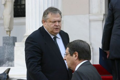 Κόντρα Βενιζέλου-Θεοχάρους