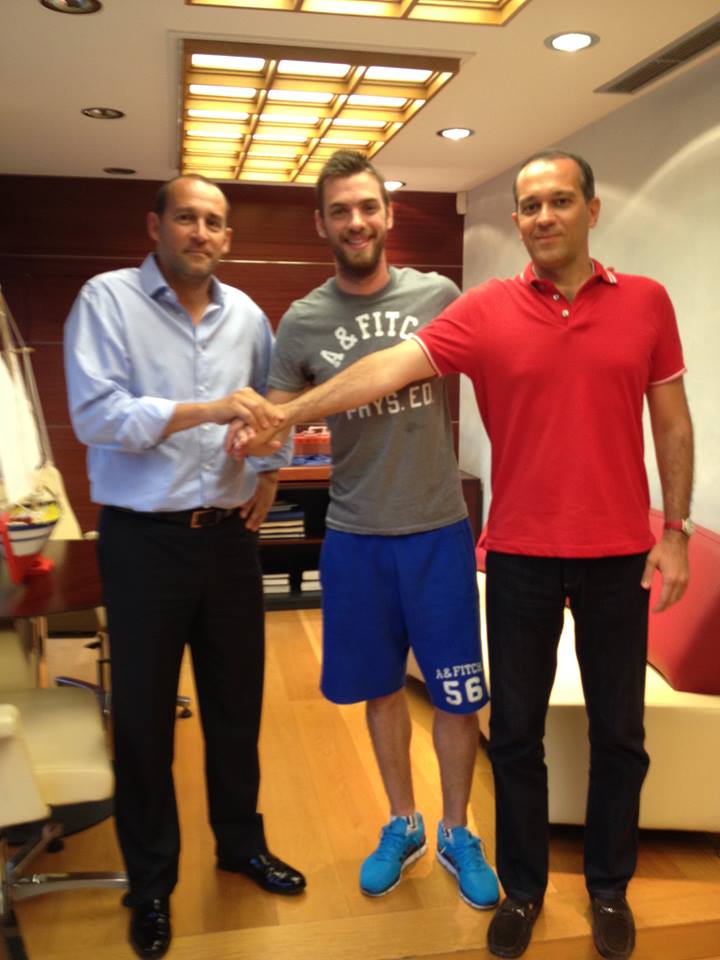 ΦΩΤΟ-Ανανέωσε ο Μάντζαρης μέχρι το 2017