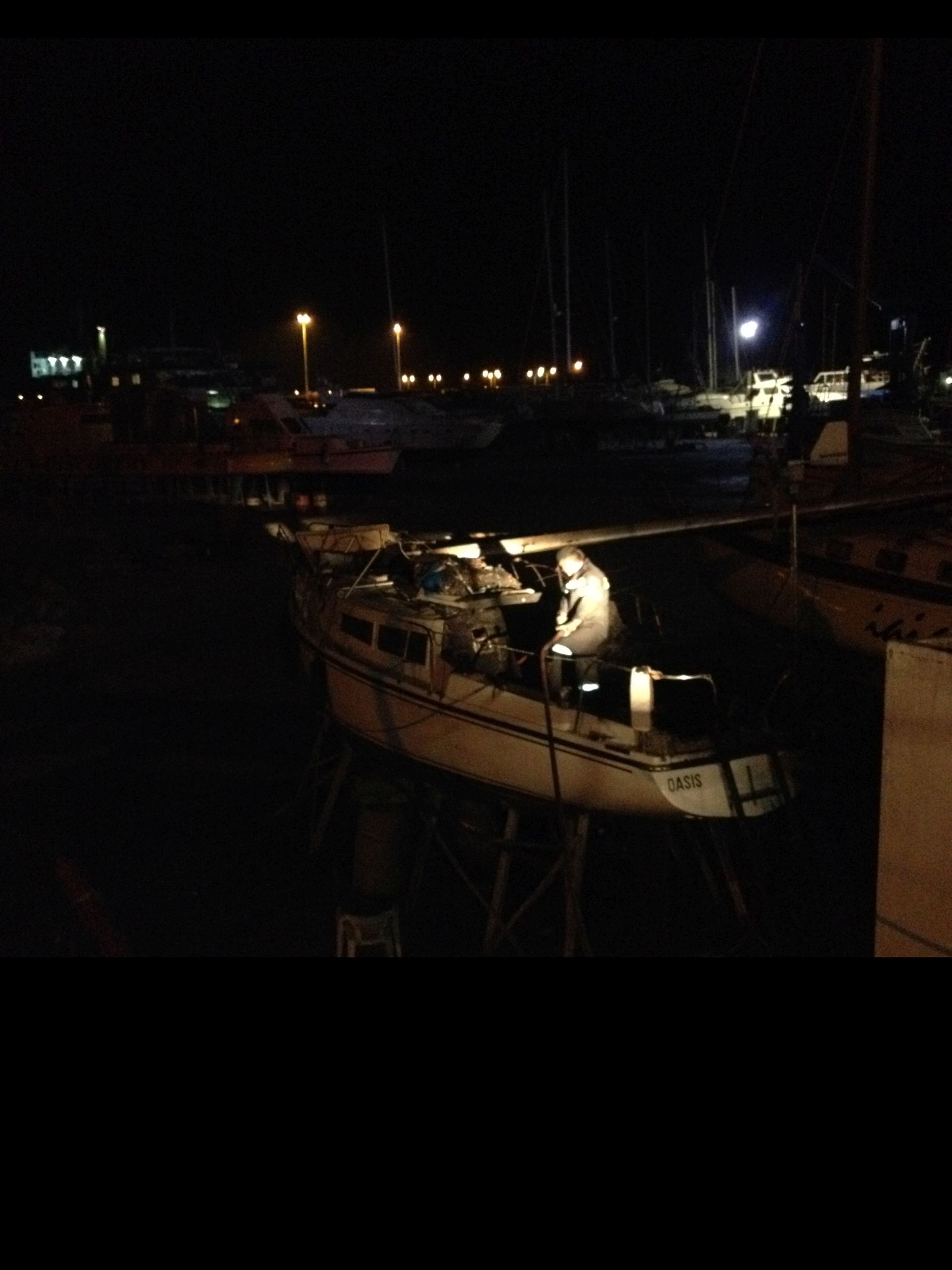 ΦΩΤΟ-Στις φλόγες ιστιοφόρο στη Ρόδο