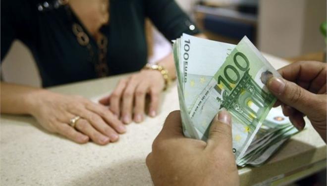 Παρίστανε την τραπεζική υπάλληλο κι “έτρωγε” χρήματα συνταξιούχων