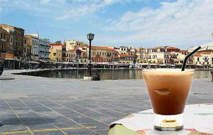 Frio-Φτιάξτε τον τέλειο ελληνικό παγωμένο καφέ