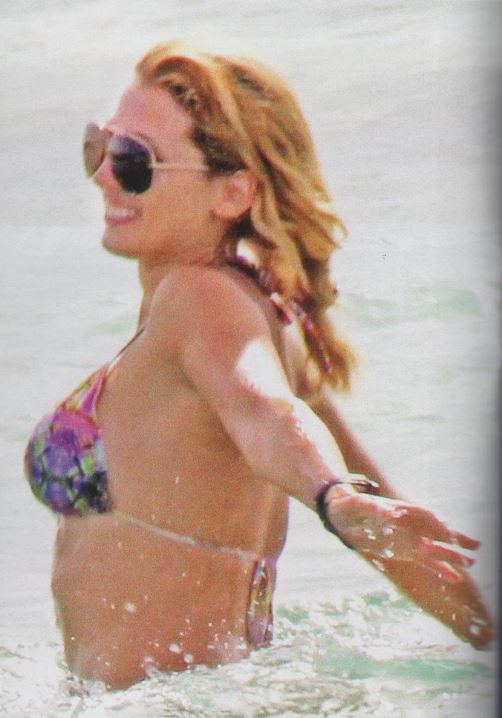 ΦΩΤΟ-Η Σπυροπούλου στην Βουλιαγμένη