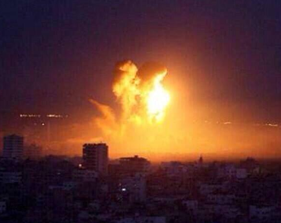 ΦΩΤΟ-«Καίγεται» η Γάζα