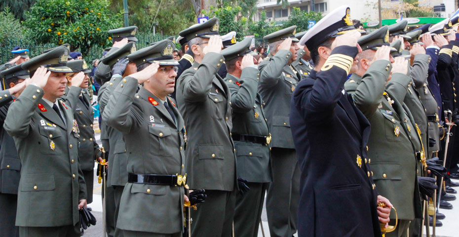 Επαναφορά των μισθών στο επίπεδο του 2012 ζητούν οι ένστολοι