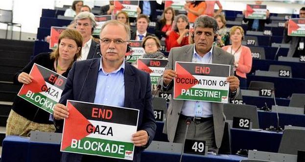 ΦΩΤΟ-Διαμαρτυρία Παπαδημούλη για τη Γάζα στο ευρωκοινοβούλιο