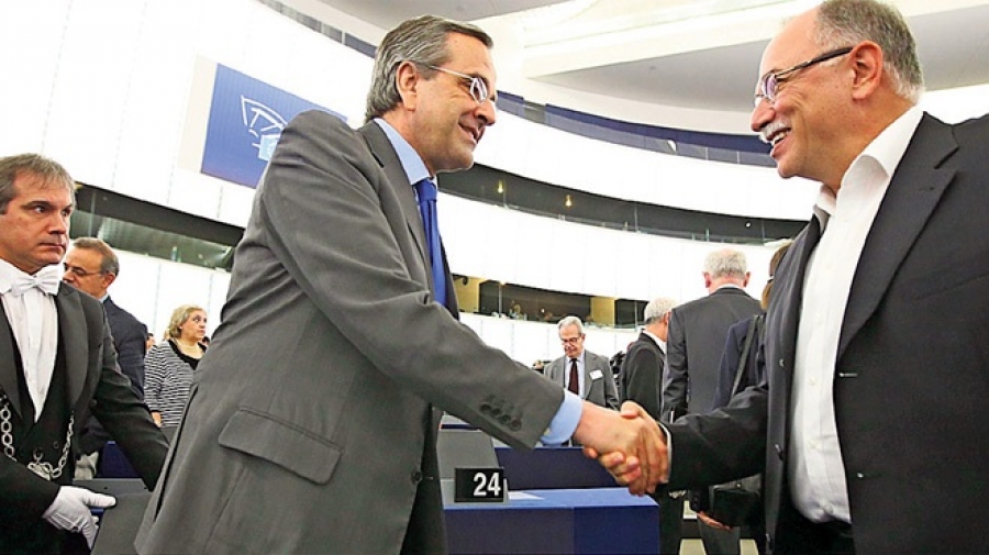 Ο Παπαδημούλης για τη χειραψία του με τον Σαμαρά