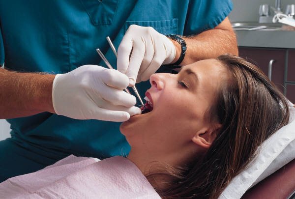 Παράνομο οδοντιατρείο στο Αιγάλεω