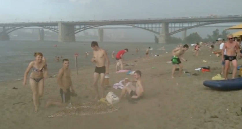 ΒΙΝΤΕΟ-“Κινηματογραφική” χαλαζόπτωση σε παραλία