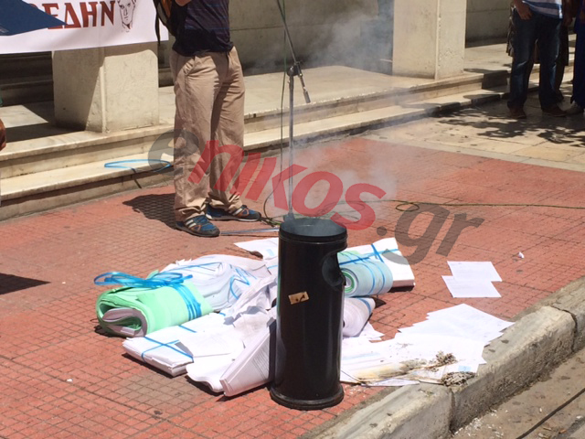 ΦΩΤΟ-Φωτιά στα φύλλα αξιολόγησης έβαλαν οι εργαζόμενοι στα δημόσια νοσοκομεία