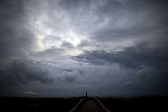 ΗΠΑ-O τυφώνας “Άρθουρ” πλησιάζει τη Βόρεια Καρολίνα