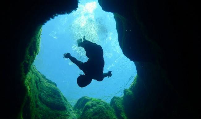 ΒΙΝΤΕΟ-Η υποβρύχια σπηλιά που καταπίνει τους δύτες