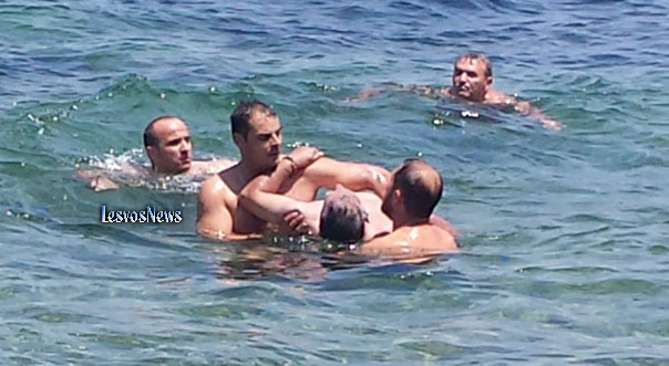 ΦΩΤΟ-Παίκτης της Καλλονής έσωσε ηλικιωμένο από πνιγμό