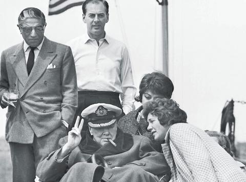 ΦΩΤΟ-Άγνωστα κλικ στη “Χριστίνα” του Ωνάση