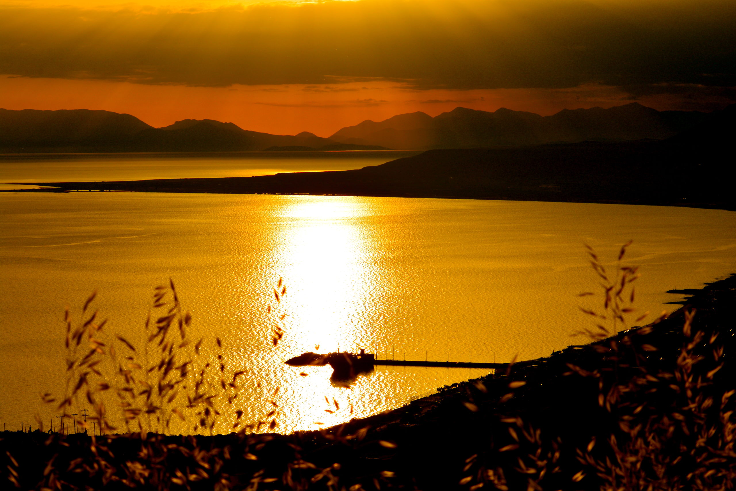 Τα Βάτικα Ξαναβυθίζονται…