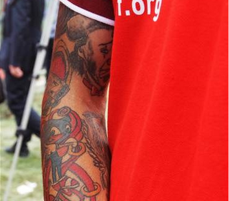 ΒΙΝΤΕΟ- Το τατουάζ του ποδοσφαιριστή ενόχλησε τον Ερντογάν